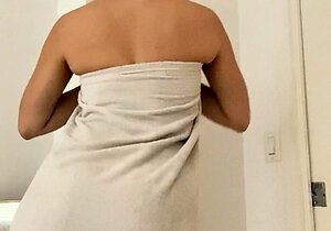 Brunette Solo Webcam Masturbation