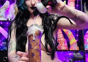 Amateur Webcam Teen Masturbates And Teases