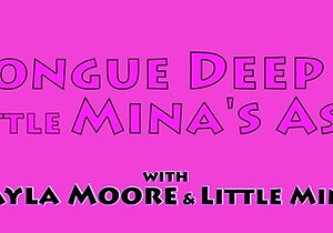 Cute blonde amateur webcam teen masturbating