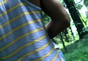 A group sex session to enjoy outdoors