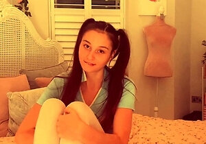 Amateur big ass brunette teen with