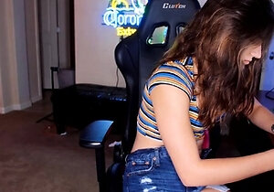 Amateur Webcam Teen Masturbates And Teases