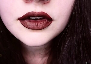 Amateur Webcam Teen Flashes Masturbates