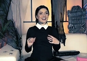 Gothic cosplaying teen toying her pussy masturbating in