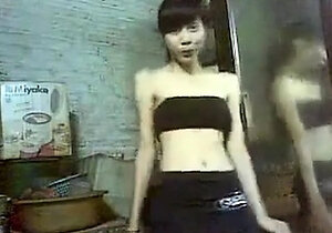 Hot Indonesian Babe Dancing