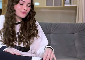 Young amateur teen in solo masturbation getting kinky