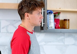 Naugghty Blonde Stepsis Chloe Temple Offers Her Pussy To