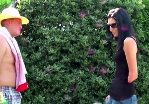 Vater Fickt Seine Stief Tochter Outdoor Im Garten