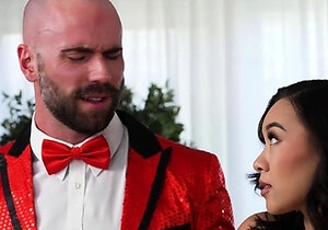 Lulu Chu and Kimmy Kimm starts to get horny