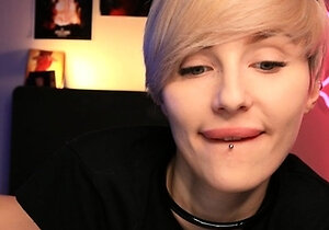 Amateur Blonde Teen Plays Solo with Toy Webcam Porn